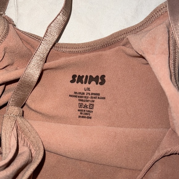 SKIMS SCULPTING BODYSUIT MID THIGH W. OPEN GUSSET - Picture 4 of 8